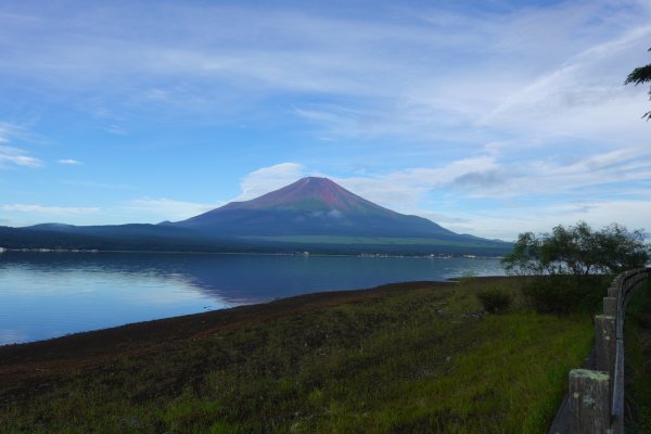 手前の浜辺が邪魔