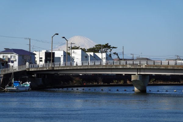 西浜橋越しの富士山