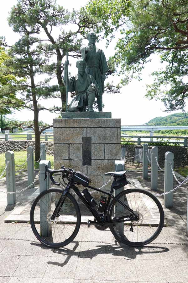 玉川兄弟の碑