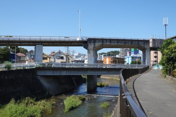 道：宝殿橋