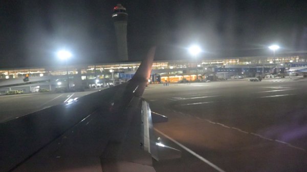 JAL208便：ターミナル