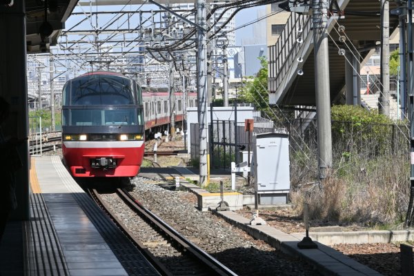 神宮前駅：1200系入線