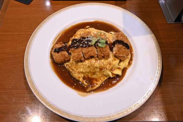 昼食：デ味噌ースかつオムライス