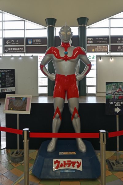 ウルトラマン（豊橋駅構内）