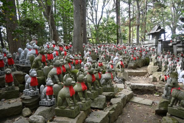 豊川稲荷：霊狐塚