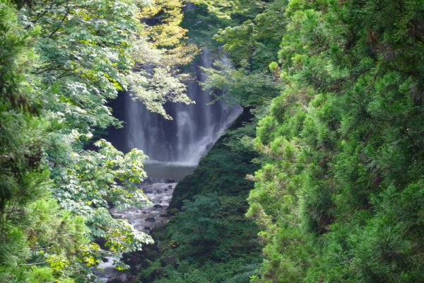 不動の滝：展望デッキ