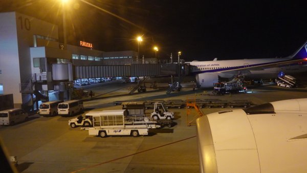 ＪＡＬ330便：スポットにて