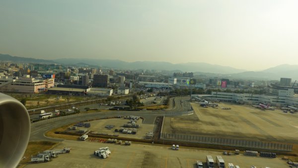 ＪＡＬ305便：福岡空港