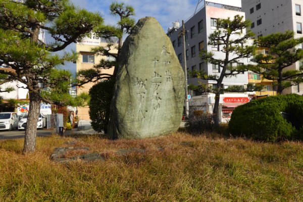 ＪＲ松山駅(4)：子規の句碑