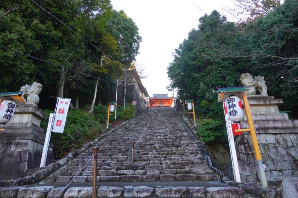 伊佐爾波神社の参道