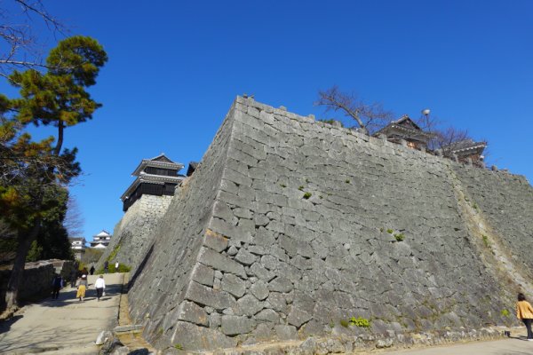 松山城：石垣