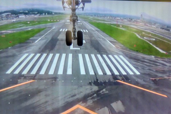 JAL303便：着陸直前