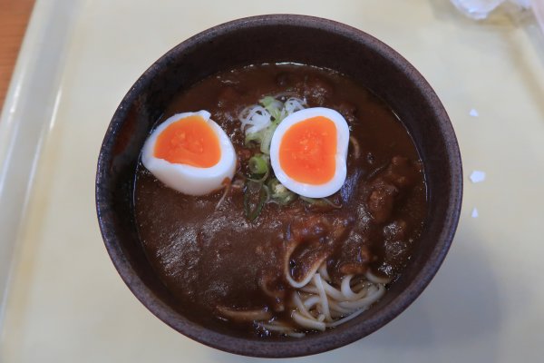 レストハウスで昼食