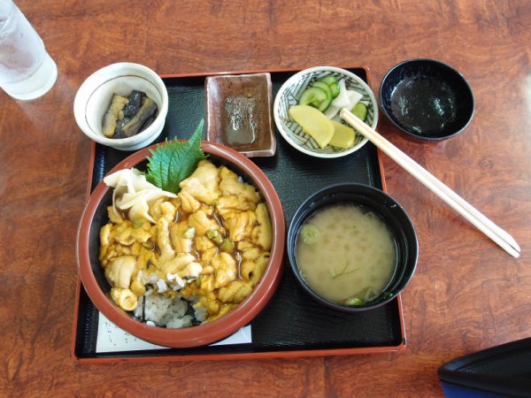 ３日目の昼食：うに丼