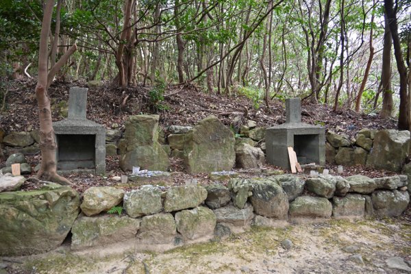 横山展望台(10)：なごらの湯石