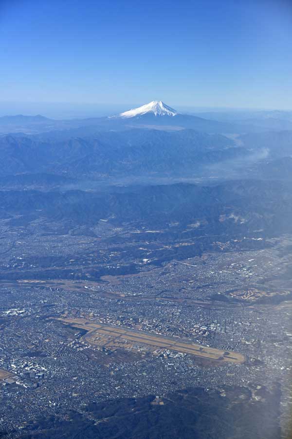 JAL201便の機内から：富士山の遠望