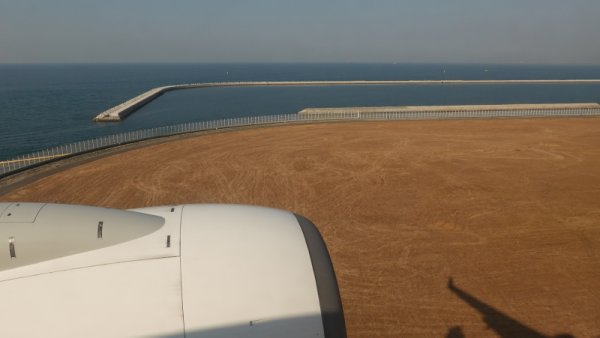 JAL201便の機内から：セントレア