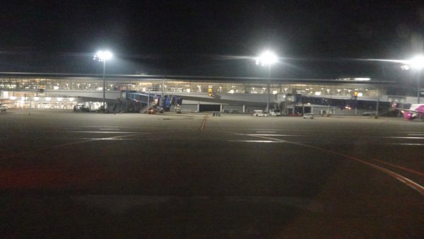 JAL208便の機内から：中部国際空港