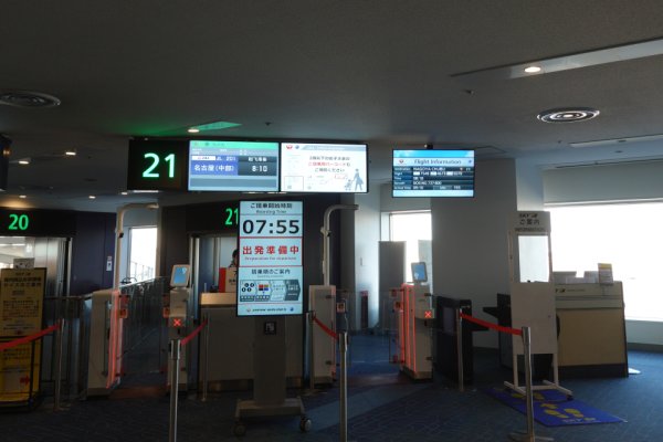 羽田空港：搭乗口