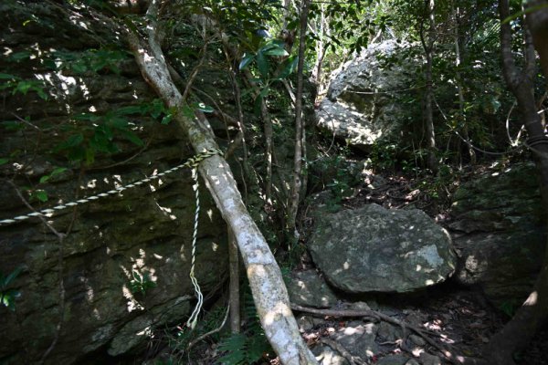 屋良部岳登山：急登