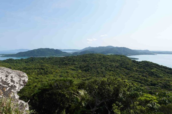 屋良部岳登山：山頂から