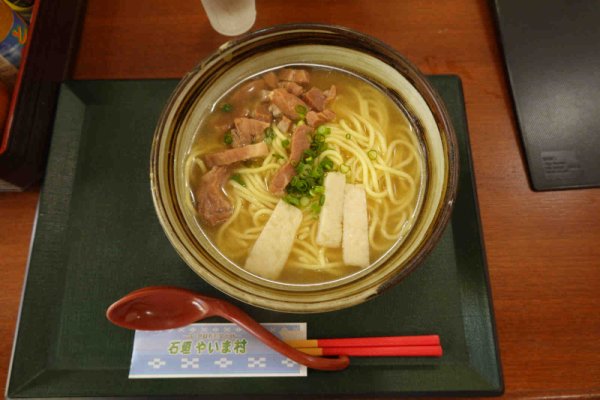 １日目の昼食：やいま村