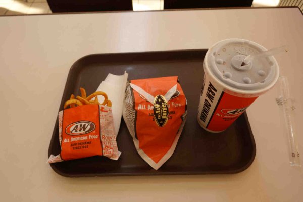 ２日目の夕食：A&W