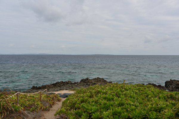 久高島：岬の先端に
