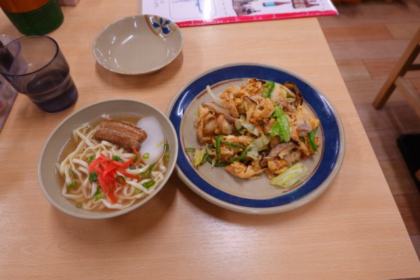 １日目の夕食：牧志公設市場