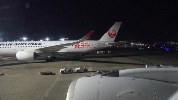 JAL920便：スポットに到着