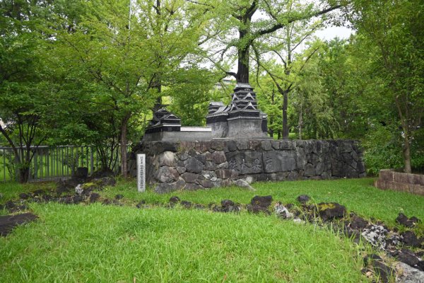 熊本県庁(1)：熊本城のオブジェ