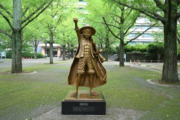 熊本県庁(3)：モンキー・D・ルフィ像