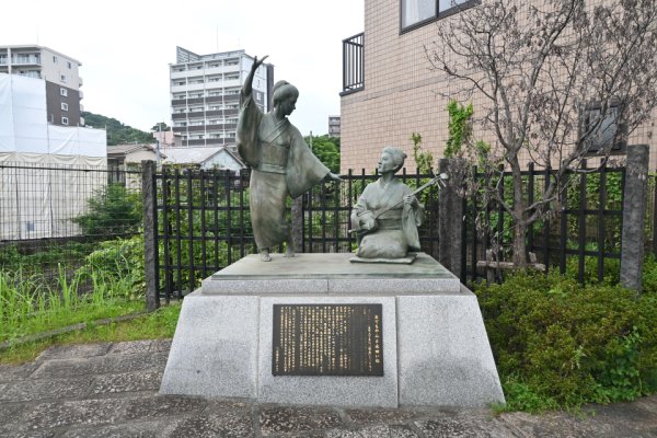 古町散策：おてもやんと永田いね像