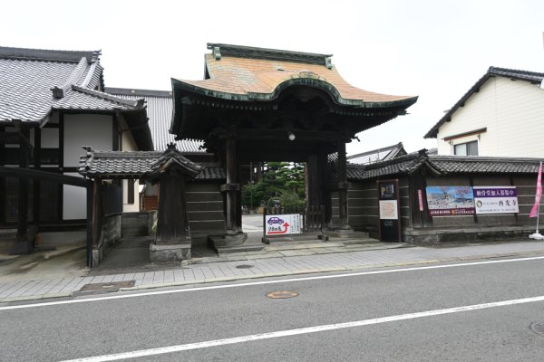 古町散策：西光寺の山門