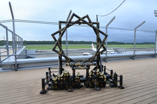 熊本空港：展望デッキのオブジェ