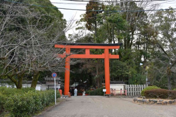 八坂神社：北東にある鳥居