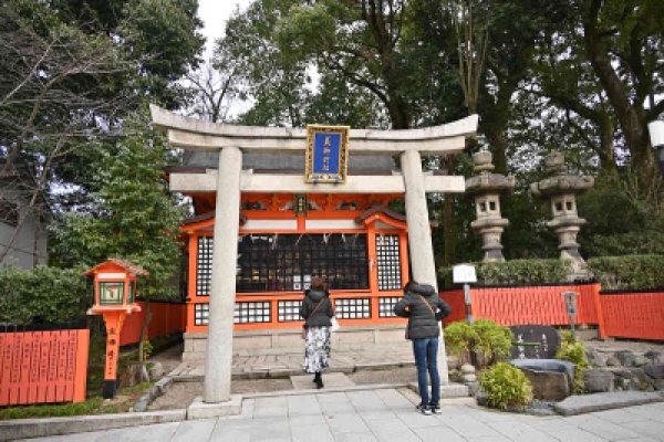 八坂神社：美御前社