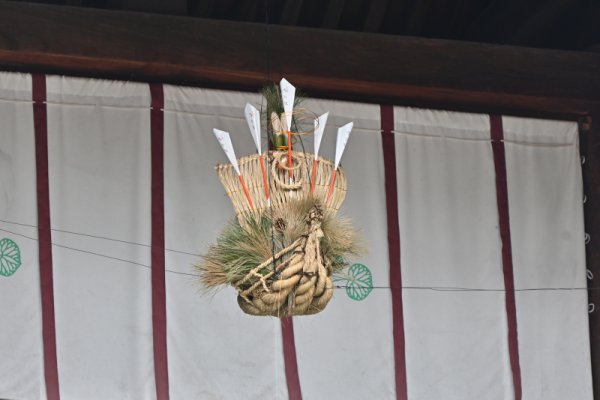 上賀茂神社：中門の宝船