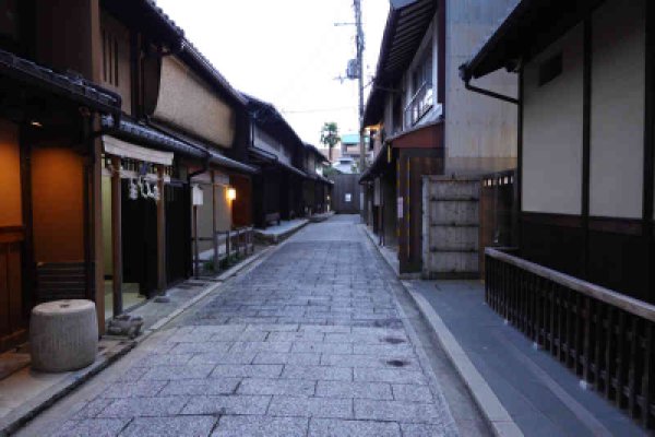 ホテル横の路地