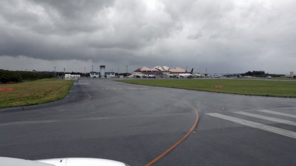 JTA557便の機内から：ターミナル