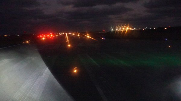 JTA572便の機内から：滑走路エンド