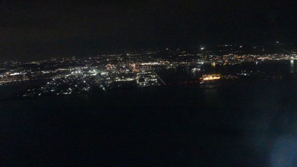 JTA572便の機内から：糸満市の夜景