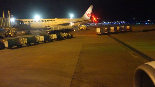 JTA572便の機内から：スポットに到着