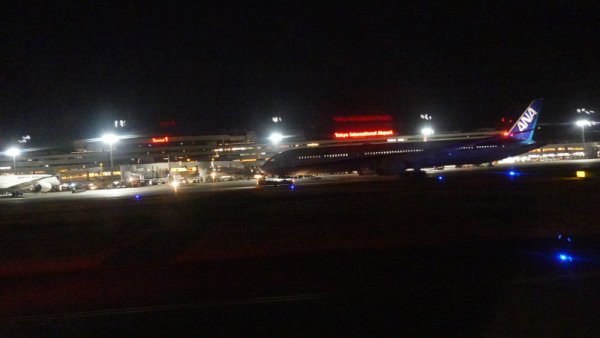 JAL922便の機内から：ターミナル
