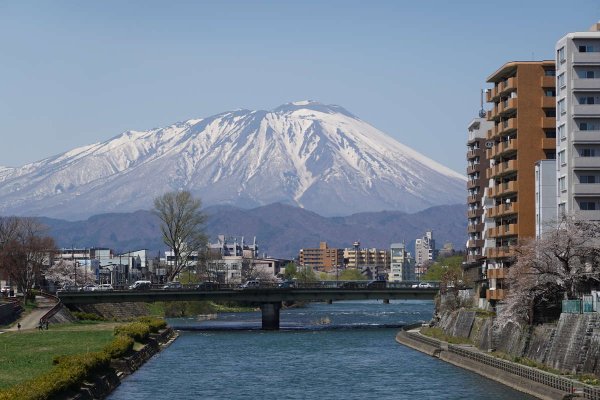 北上川と岩手山