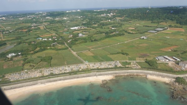 RAC815便の機内から：ハキビナ海岸