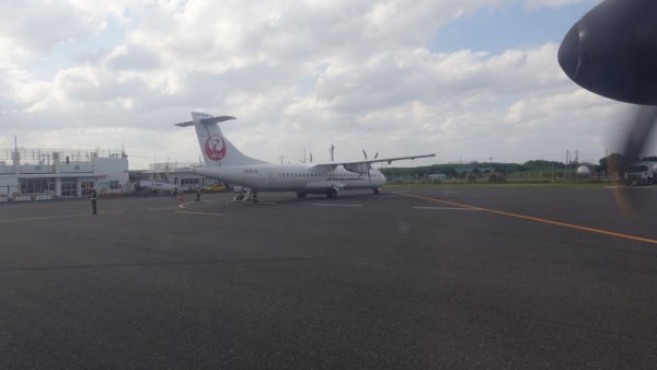 RAC815便の機内から：スポットへ