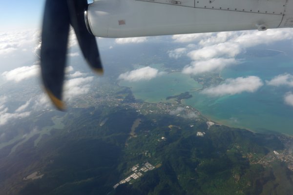 RAC816便の機内から：奥武島付近