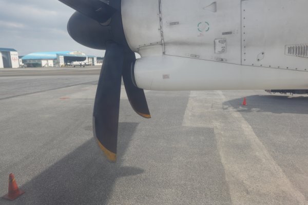 RAC816便の機内から：スポットに到着