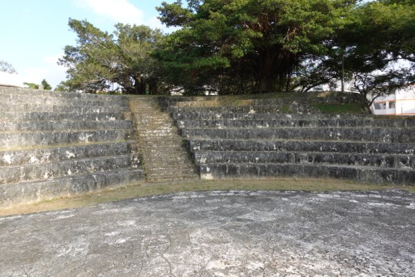 緑が丘公園：渡嘉敷三良の墓